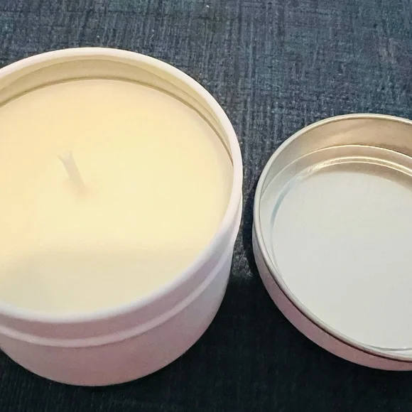 New, Small lavender candle in a tin.NWOT - Picture 2 of 2